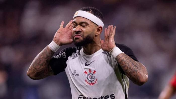 Memphis celebra classificação do Corinthians com mensagem enigmática nas redes sociais