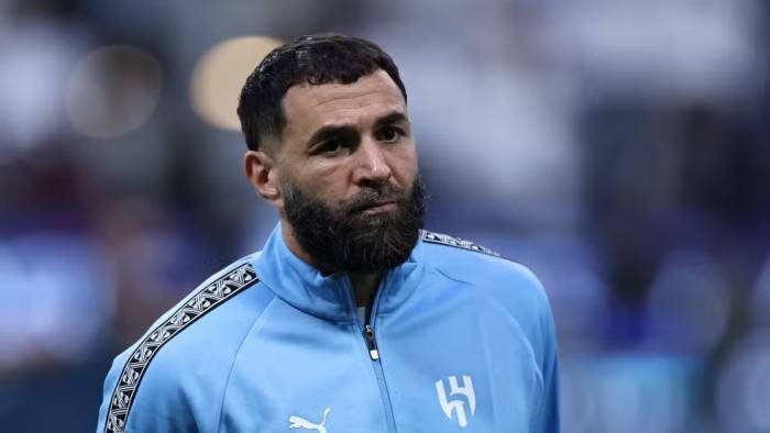 Lyon tenta repatriar Benzema, mas contrato com o futebol saudita impede retorno do ídolo