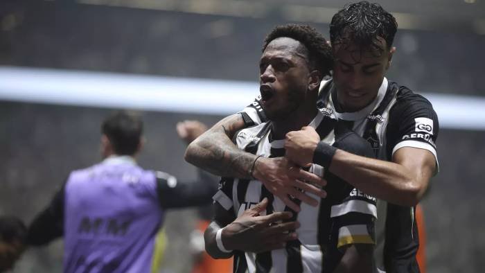 Fred decide, Atlético-MG vira sobre o Cruzeiro e está na semifinal da Copa do Brasil