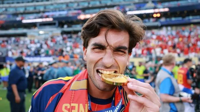 Ferran Torres se ausenta de treino do Barça e aguarda acerto com PSG