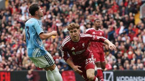 Liverpool reage duas vezes, mas tropeça novamente em Anfield