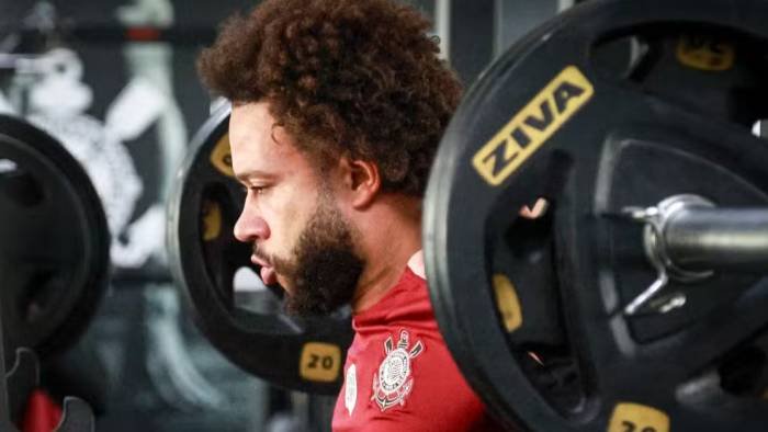 Memphis ganha sequência no Corinthians, mas ainda busca ritmo após retorno