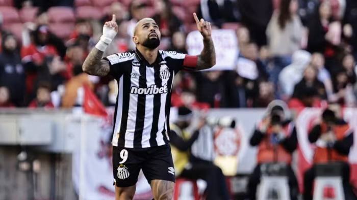 Santos vence mais uma fora de casa e ganha fôlego na luta contra o Z-4