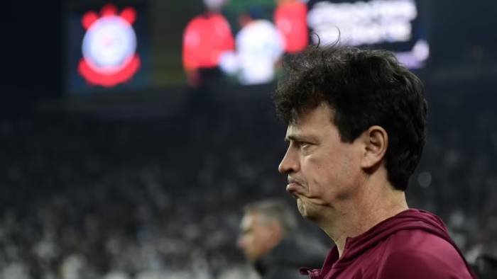 Diniz pede desculpas após nova derrota e admite: “Fico constrangido”