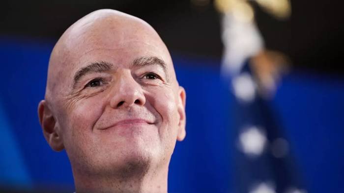Infantino reúne apoio e ganha força para reeleição à presidência da Fifa