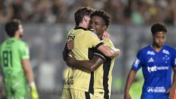 Vasco dá resposta em São Januário, vence o Cruzeiro e deixa o Z4